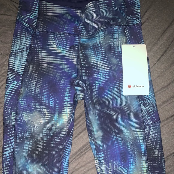 New with tags. Never been worn! Size 6 Lulu Invigorate HW Tight 25” - Picture 2 of 3